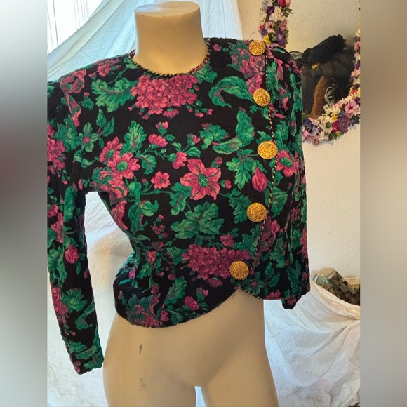 Vintage floral blouse with big gold buttons - Picture 3 of 9
